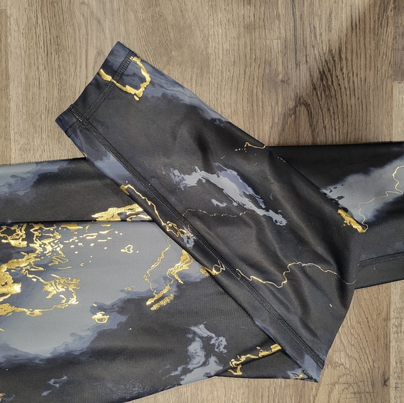 Old Navy Women's Workout Pants/Leggings- Set of 3 - Picture 7 of 7